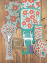 Load image into Gallery viewer, Flower 8 Piece Home Kitchen Gift Set
