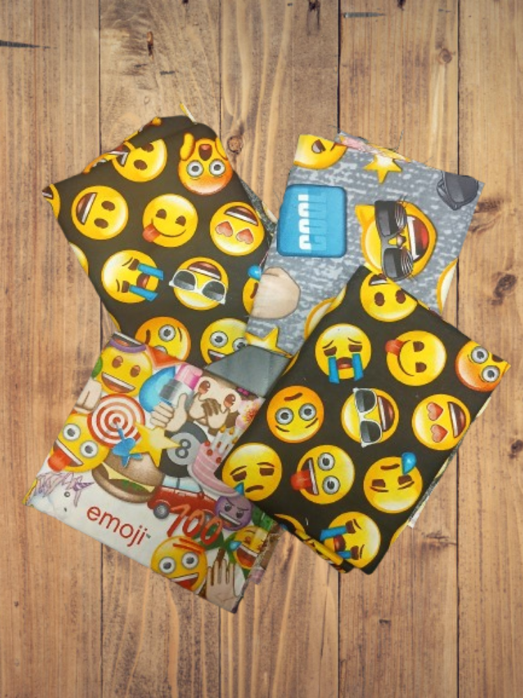 4 Fat Quarters - Assorted Emoji Fat Quarter Bundle