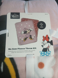 72" x 60" Disney Minnie Mouse No Sew Blanket Kit